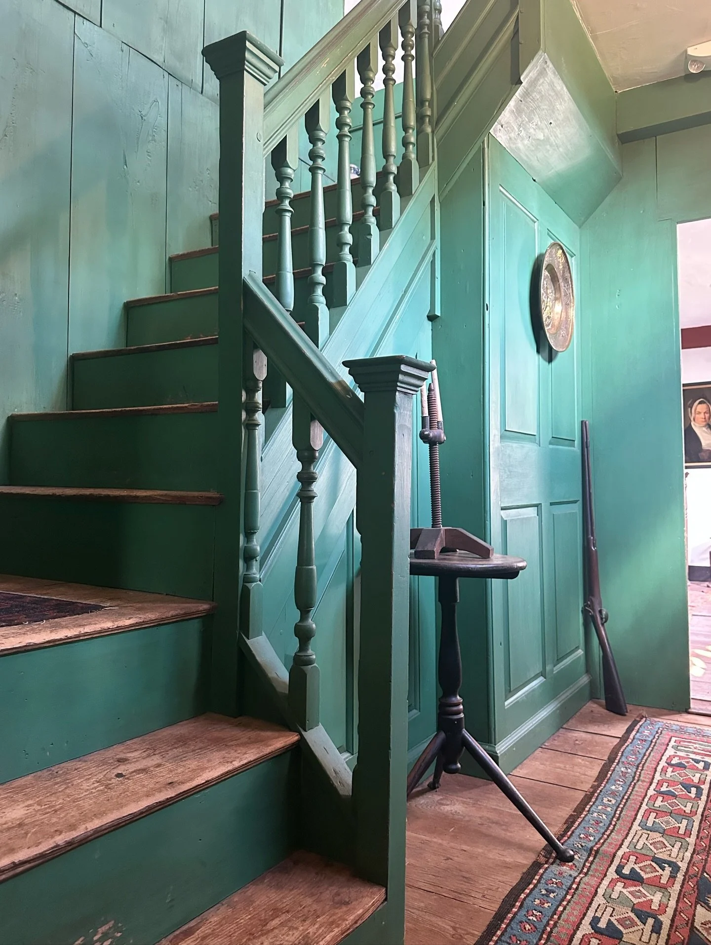 Good morning everyone.  March brings the lovely color of green.  Look at this amazing 18th century staircase and its beautiful green color and patina!  One of our features in our upcoming Spring 2026 issue.  Coming soon ☘️
Enjoy!
Sheila xo
#historich