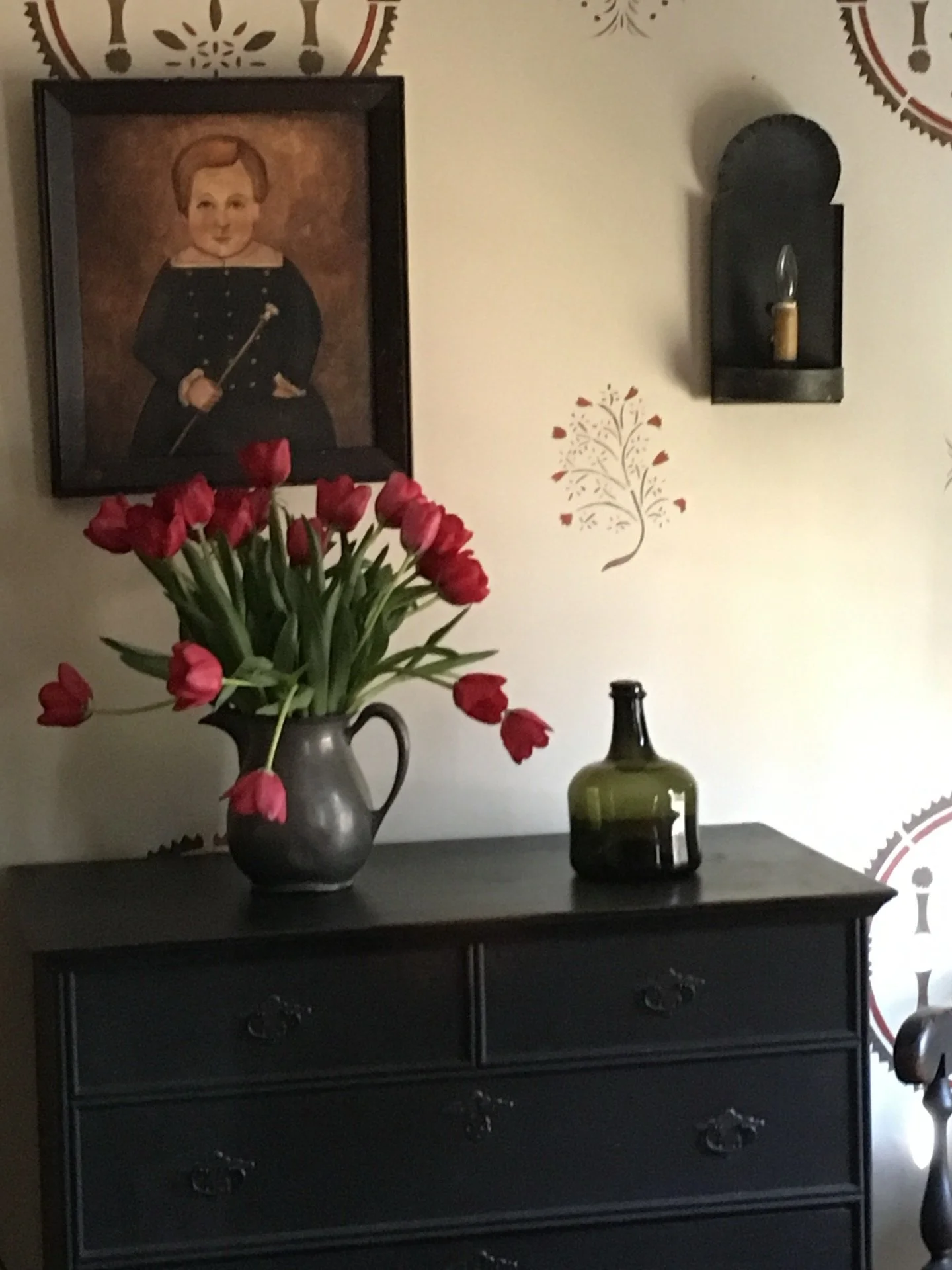 Happy Mother&rsquo;s Day 🌷🌷🌷❤️❤️❤️
Sheila xo
#mothersday #tulips #portraits #holidays #18thcenturystyle