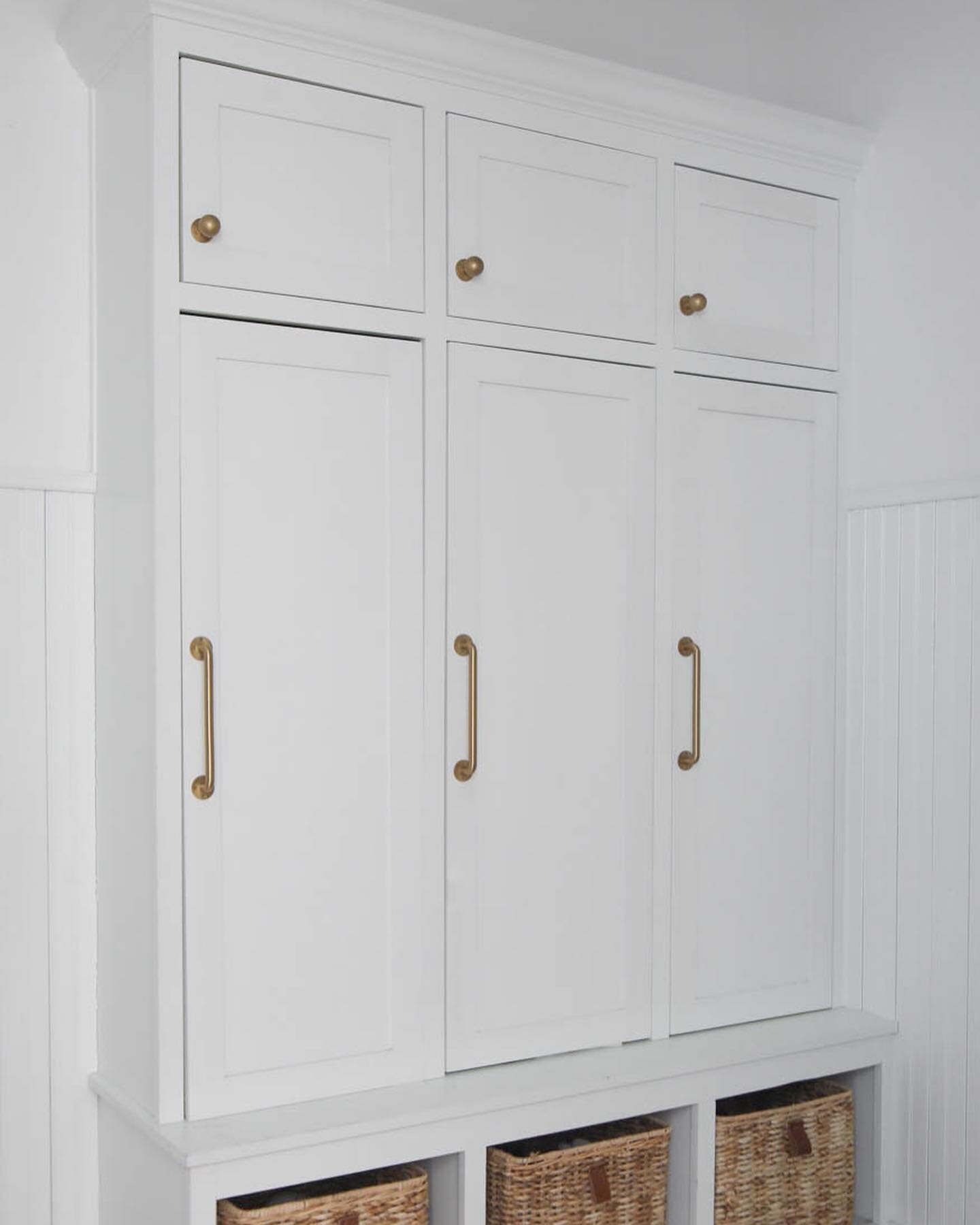 This mudroom got a facelift and added these custom built-ins. Swipe for the before!