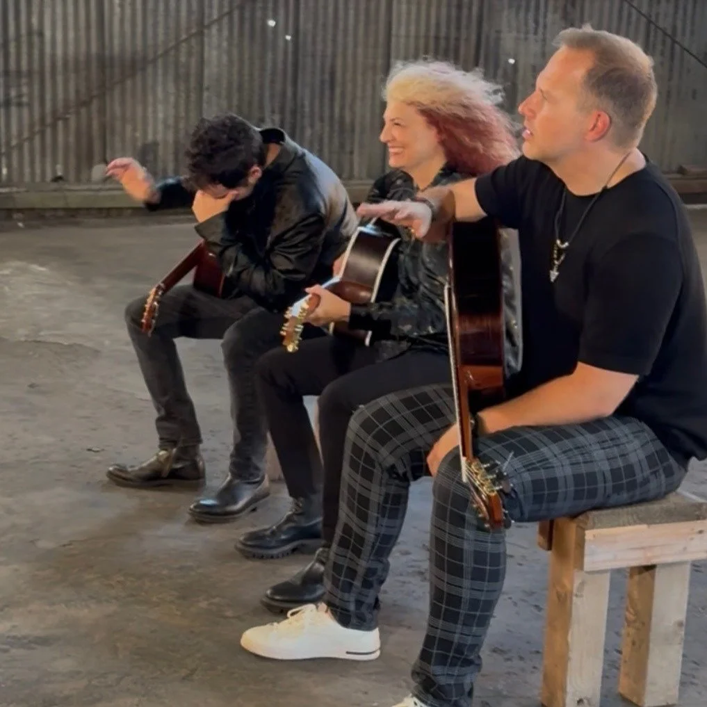 We have no idea how to caption this.. 
Wanna try? ๐ฎ
#thestringrevolution #captionthis