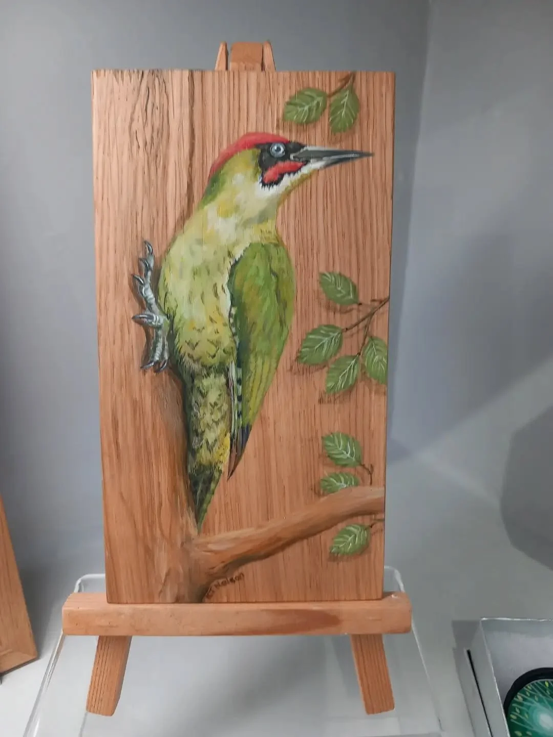 I often see Woodpeckers on my walks in our local woodland..just love them.

This beautiful hand painted Woodpecker on a wooden panel by @karen.nelson.12764 is so eye catching.

Happy Friday folks ❤️