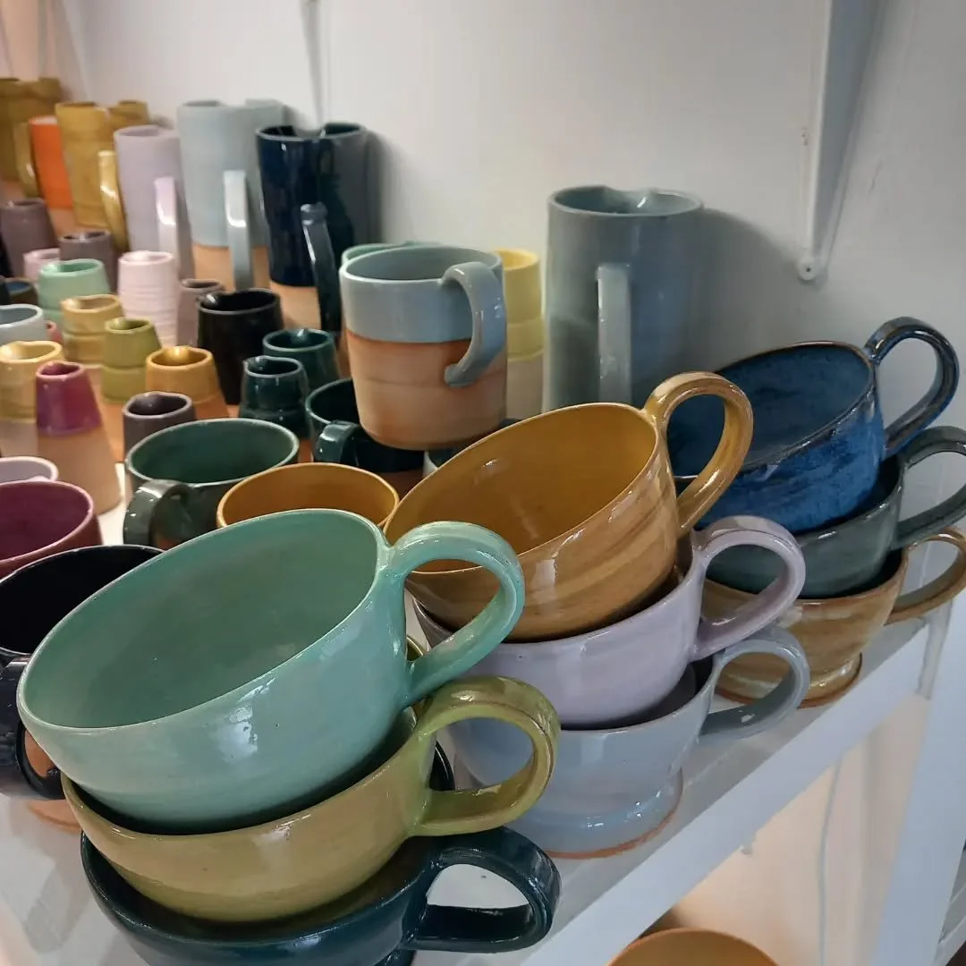 Cappuccino anyone?

Gorgeous hand made cups by #coldinghampottery in our shop now.

Have a great weekend everyone ❤️