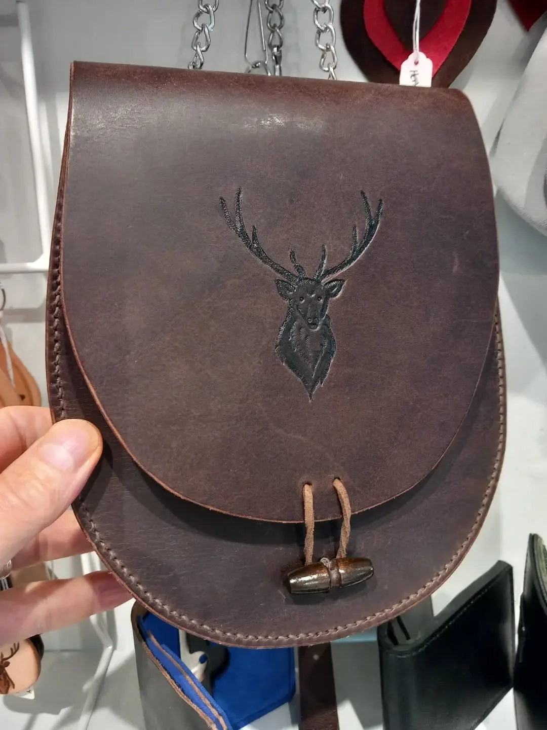 The thing with a hand made item is the quality and care in every stitch..

This amazing leather Sporran from @happyhedgerow is incredible. 

All hand cut,stitched and embossed with a simple classic toggle fastening.

Happy Friday folks ❤️