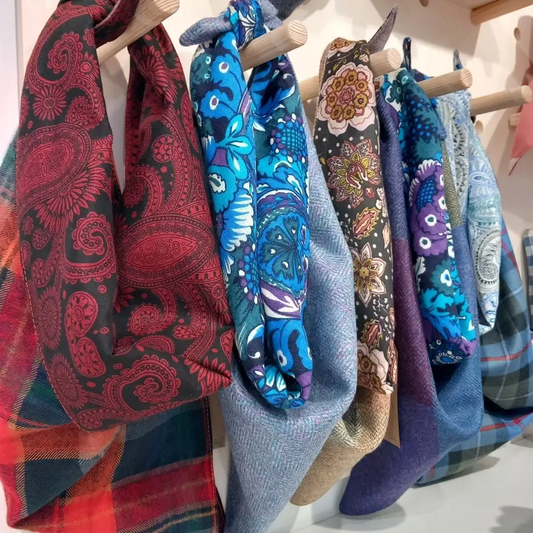 There is definitely a feeling of autumn in the air and the evenings are getting chillier.

@pinkminis67 "Knotty kneckers" scarves are perfect for keeping you cosy and of course they come in a lovely variety of colours and textures.

Hand ma