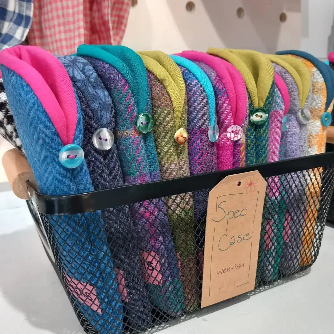 So many colours and patterns to choose from with @pinkminis67 spec cases.

These make fantastic gifts as they are light to post and everyone needs a happy bright spec case right!

Happy Friday everyone ❤️