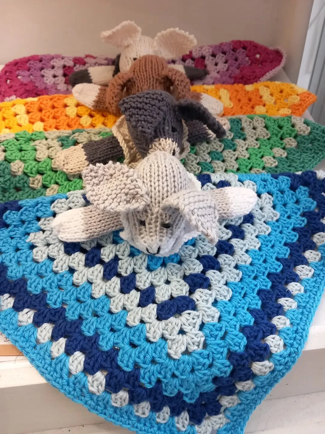 Just a reminder that we are OPEN on Sundays from 12-4 pm so pop in if you are out and about in Melrose..beautiful autumn day today!

Crochet comforters by @irene_wattknots 

🍂🍁🤎
