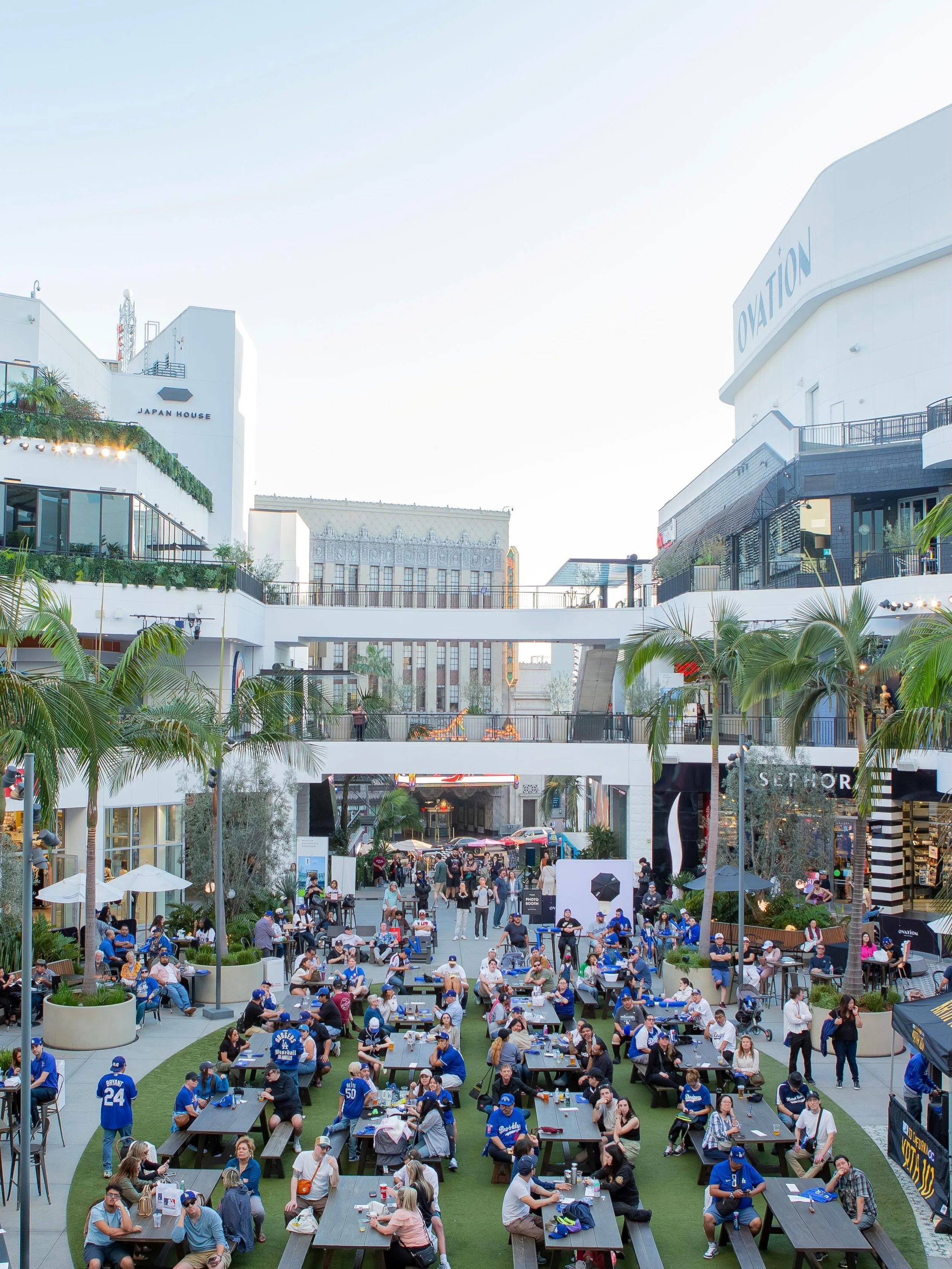⚽️ Don&rsquo;t watch the biggest tournament in the world from your couch! We&rsquo;re teaming up with @dnbhollywood to transform our Courtyard into the ultimate open-air World Cup fan zone!
 
Catch every thrilling goal on our massive screen with stad