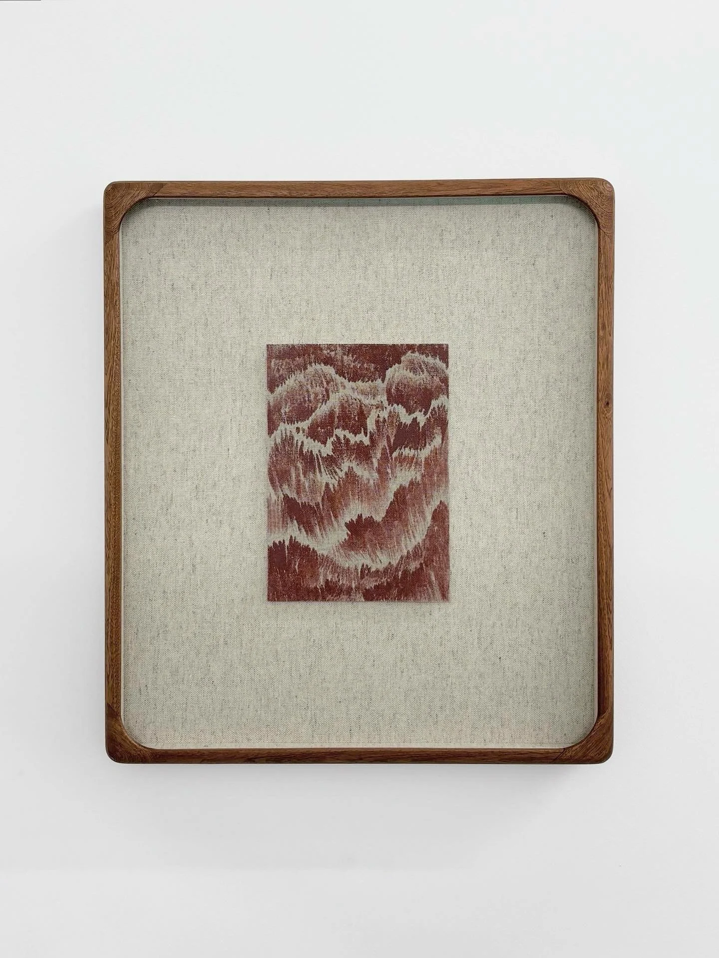 A small @lisapriceart artwork

Framed in closed cap rounded sapele.
Float mounted in a linen interior with artglass.

#beuysframing #framing #art #contemporaryart #artwork #pictureframing #bespokeframing #beuys