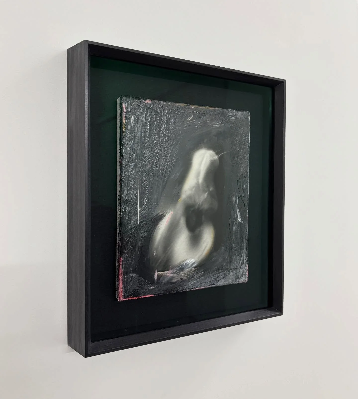 A small @bensleyanddipre framed in a custom milled angled tulip moulding with a dark linen interior.