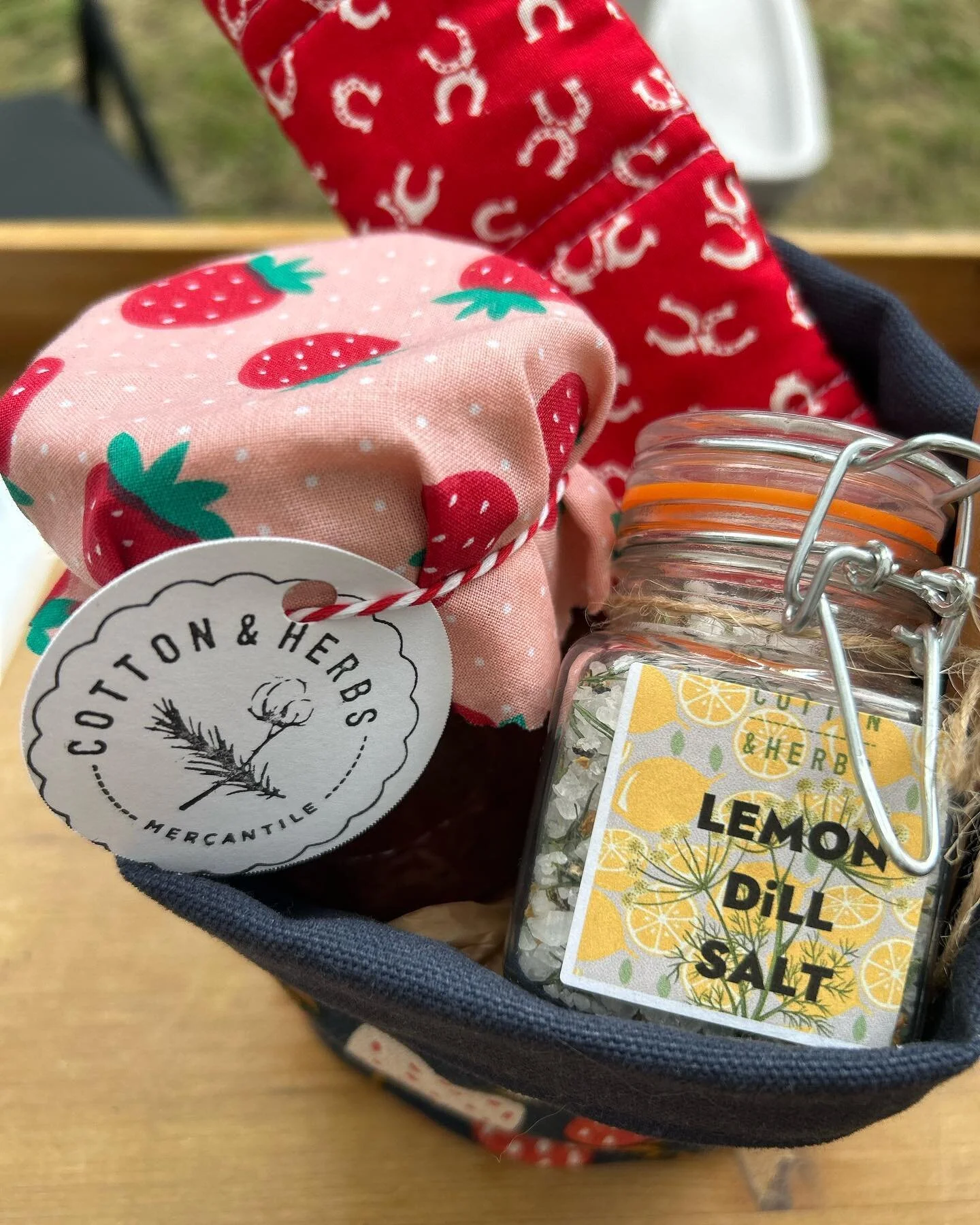 "🎁🍇🧂 Looking for a unique gift idea? How about a delightful gift basket filled with scrumptious strawberry rhubarb jellyand gourmet salts? 🎉🍯 From sweet to savory, this basket has it all! Perfect for food lovers and those who appreciate a t