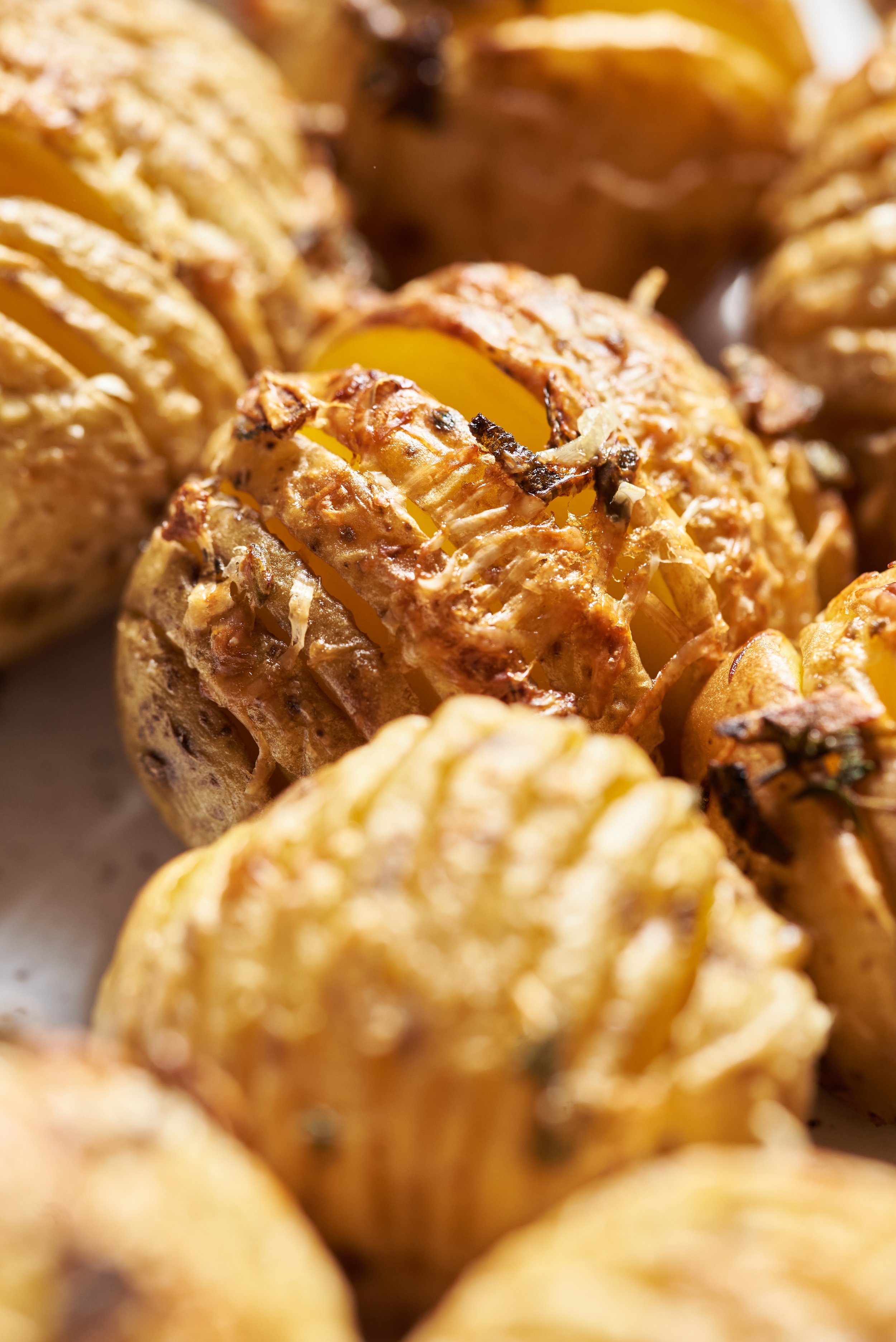 Mini Parmesan And Garlic Hasselback Potatoes - Scrummy Lane