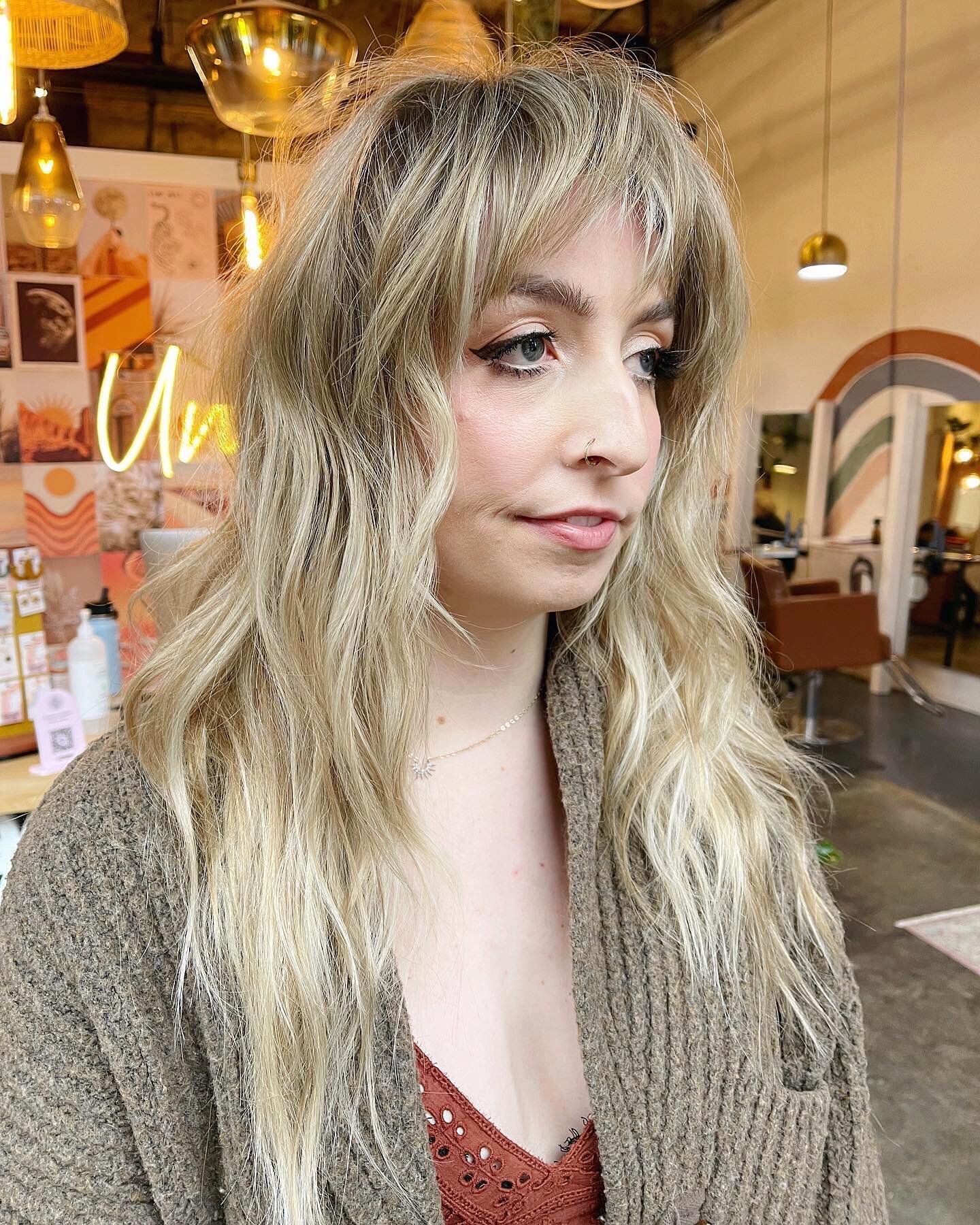 Summer, we&rsquo;re ready for you.

Book that blonding appointment &amp; you can be too☀️

Cut &amp; Color by @sweethairoline 
.
.
.
.
#summerhair #summervibes #highlights #balayage #blonding #fringe #tacomahair #tacomahairstylist #seattlehair #seatt