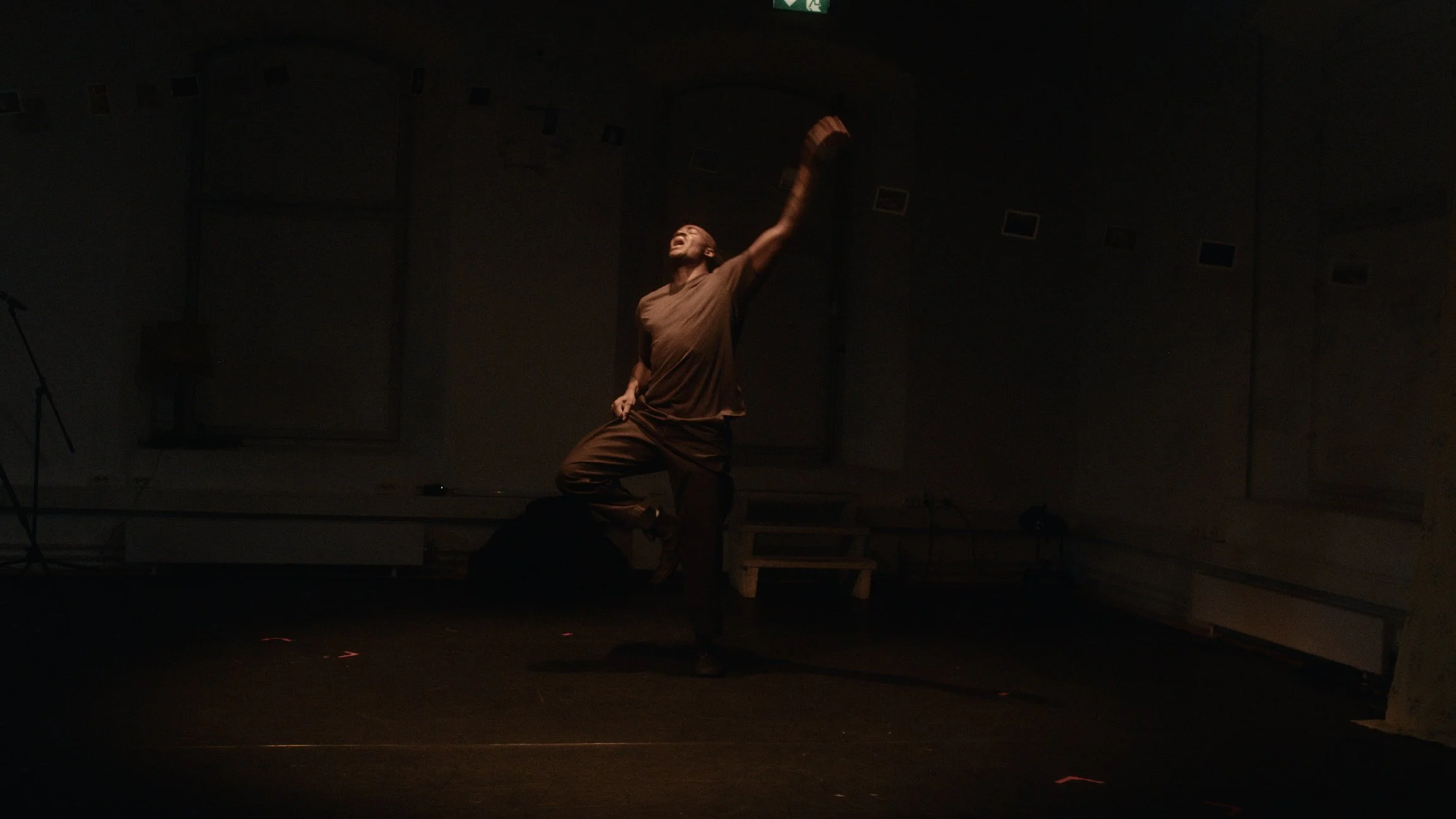 The unnamable_Freddy Houdnekindo_performance_dance_Art_durational_choreography_installation1.jpg