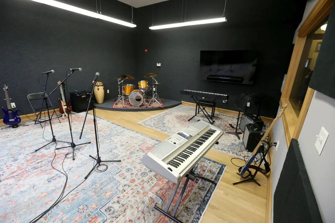 red bank main room.jpeg