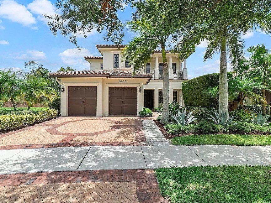 Take a look at this elegant yet serene home we just insured in Parkland Golf &amp; Country Club! Congratulations to our clients for closing on this beauty and thank you to @jeffskulnik and @wendyskulnik for the referral 🙌🤩

#insurancebroker  #south