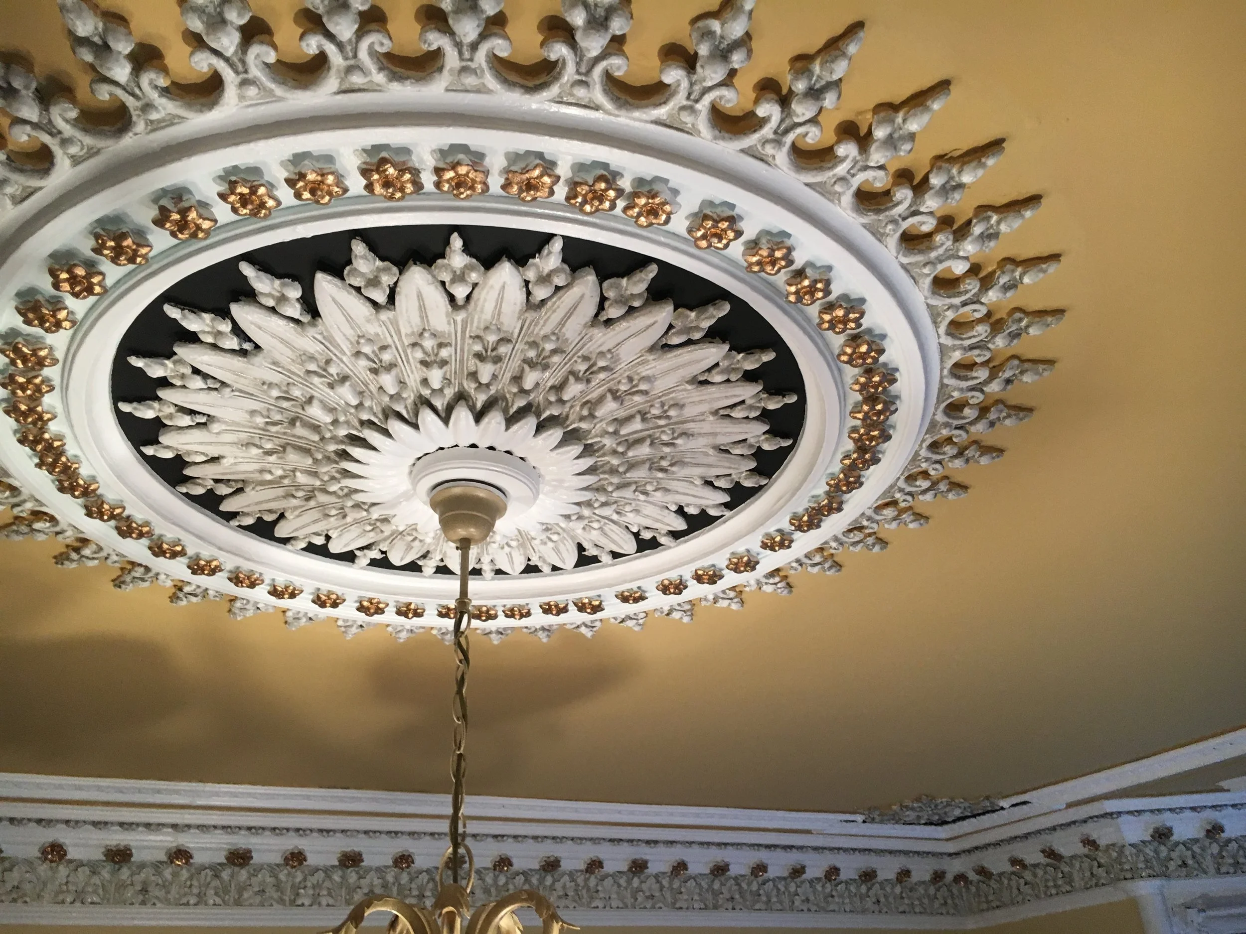 Glazed and Gilded Centre Rose and Cornice......... See the GILDING & DECORATIVE PAINTING section in 'WORK'