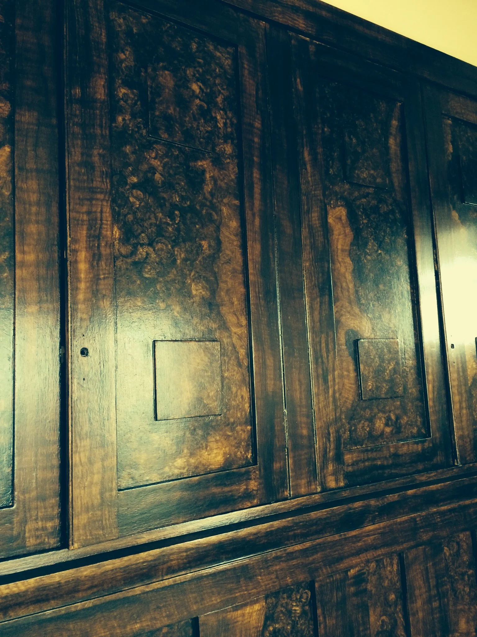 Walnut Burr inlay. DETAIL. 