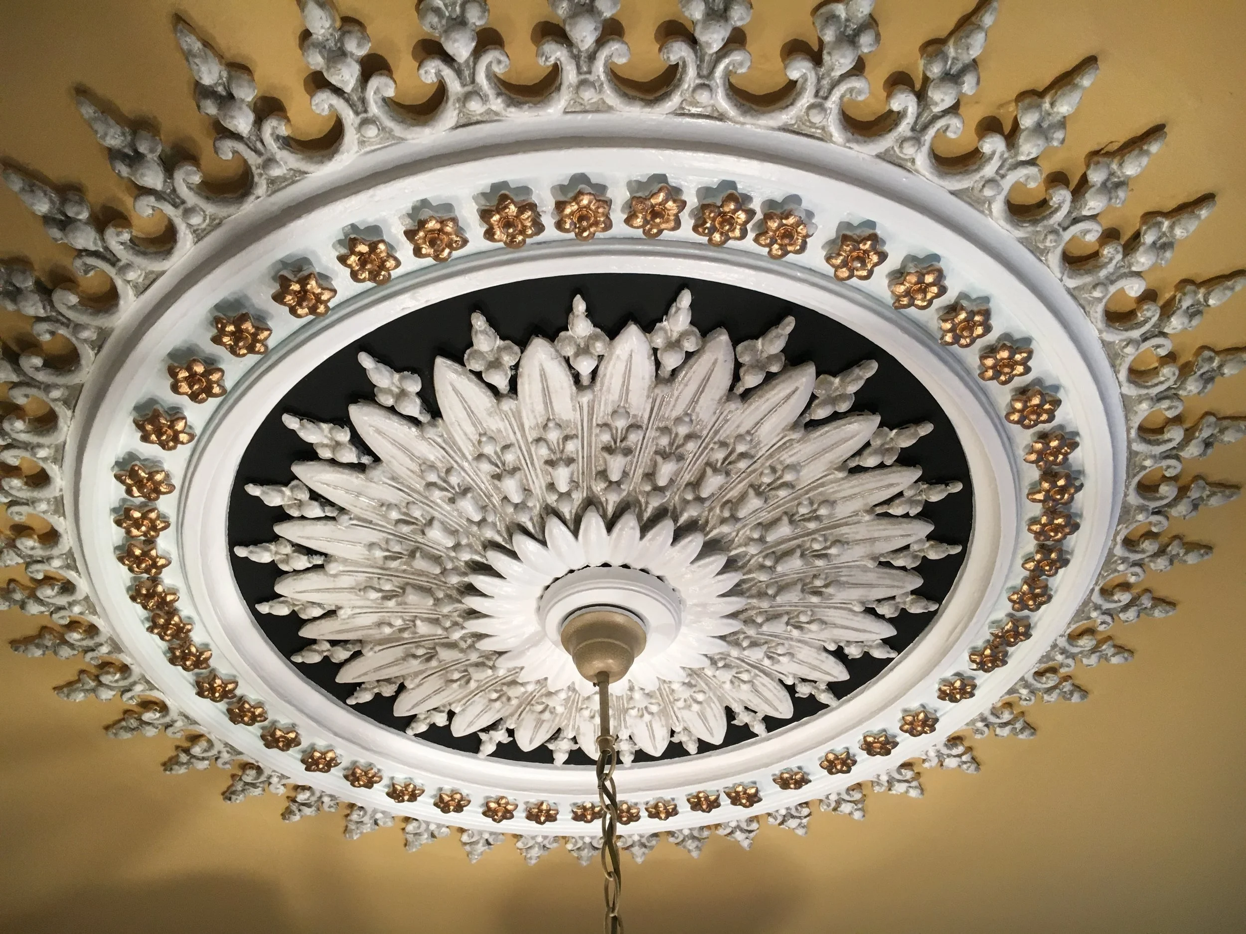 Glazed and Gilded Centre Rose.