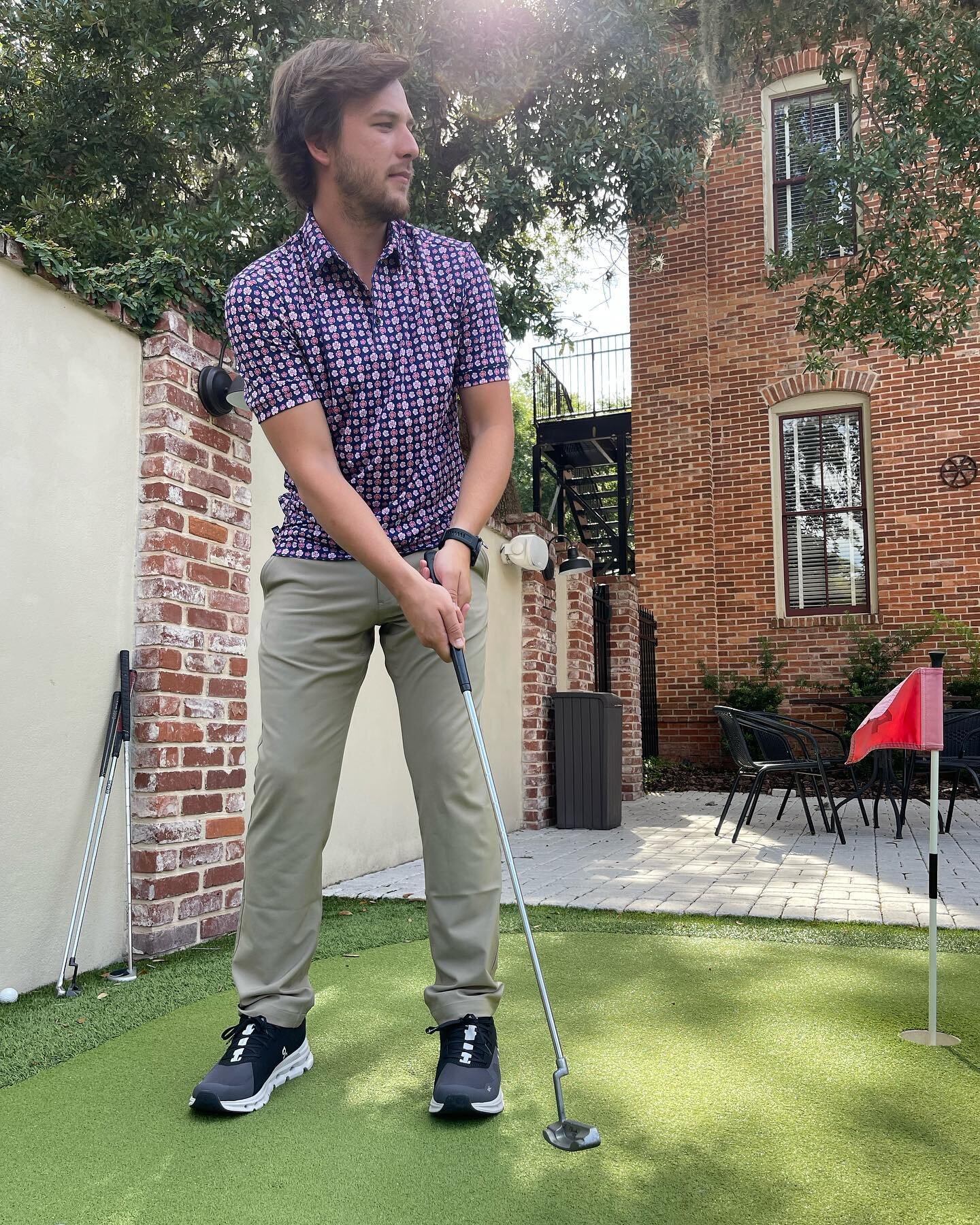 Get outside!⛳️ In the perfect Mizzen and Main polo with a fun pattern, all the way down to the FreeFly pants and OnClouds! Can&rsquo;t beat it 🏌️&zwj;♂️#uottergo