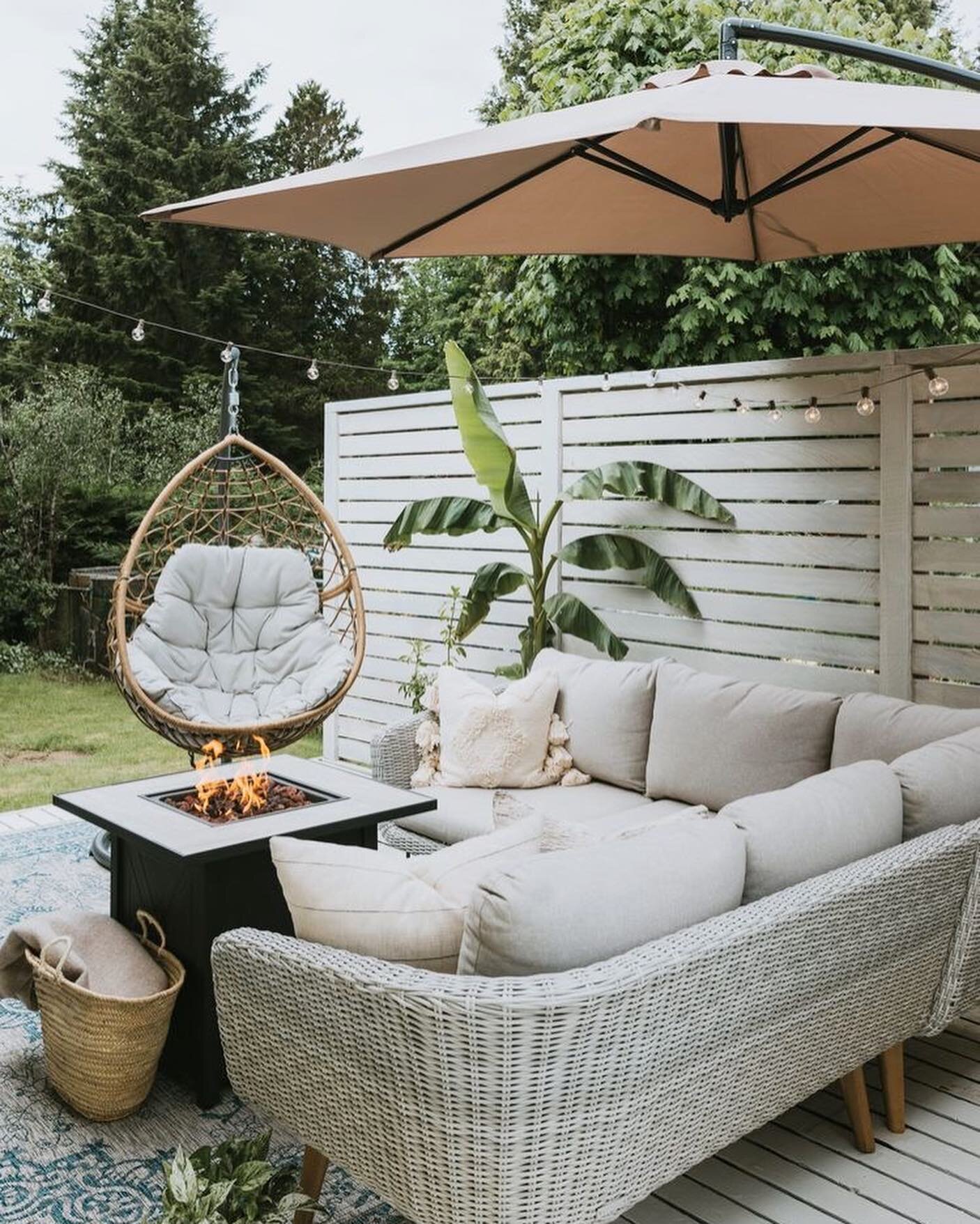 Patio season is here ☀️

Take a look at some of our inspo when it comes to setting up your outdoor space 👉🏻

We think Edison bulb string lights are a must, adding plants create that summer oasis feel 🌿 and cushions maximize comfort. Oh, and don&rs