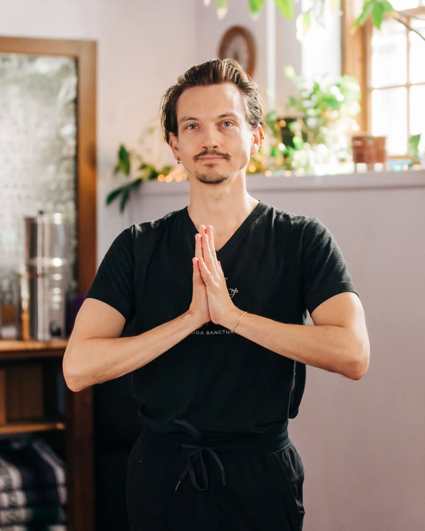 "Taking care of our feet not only is beneficial for the feet alone, but can help ease pain in the knees, hips and low back. This foot care routine is essential for the entire body after a long day of work!" -Garrett Kling @garrettkling

Joi