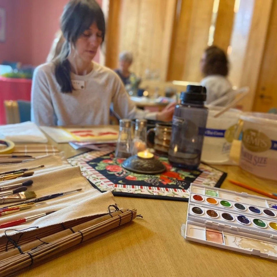 Join Kate for this 2 hr workshop combining simple seated somatic practices with writing and drawing prompts to help you feel grounded and centered. 

There will be space for you to reflect and share after exploring creative responses, so that we migh