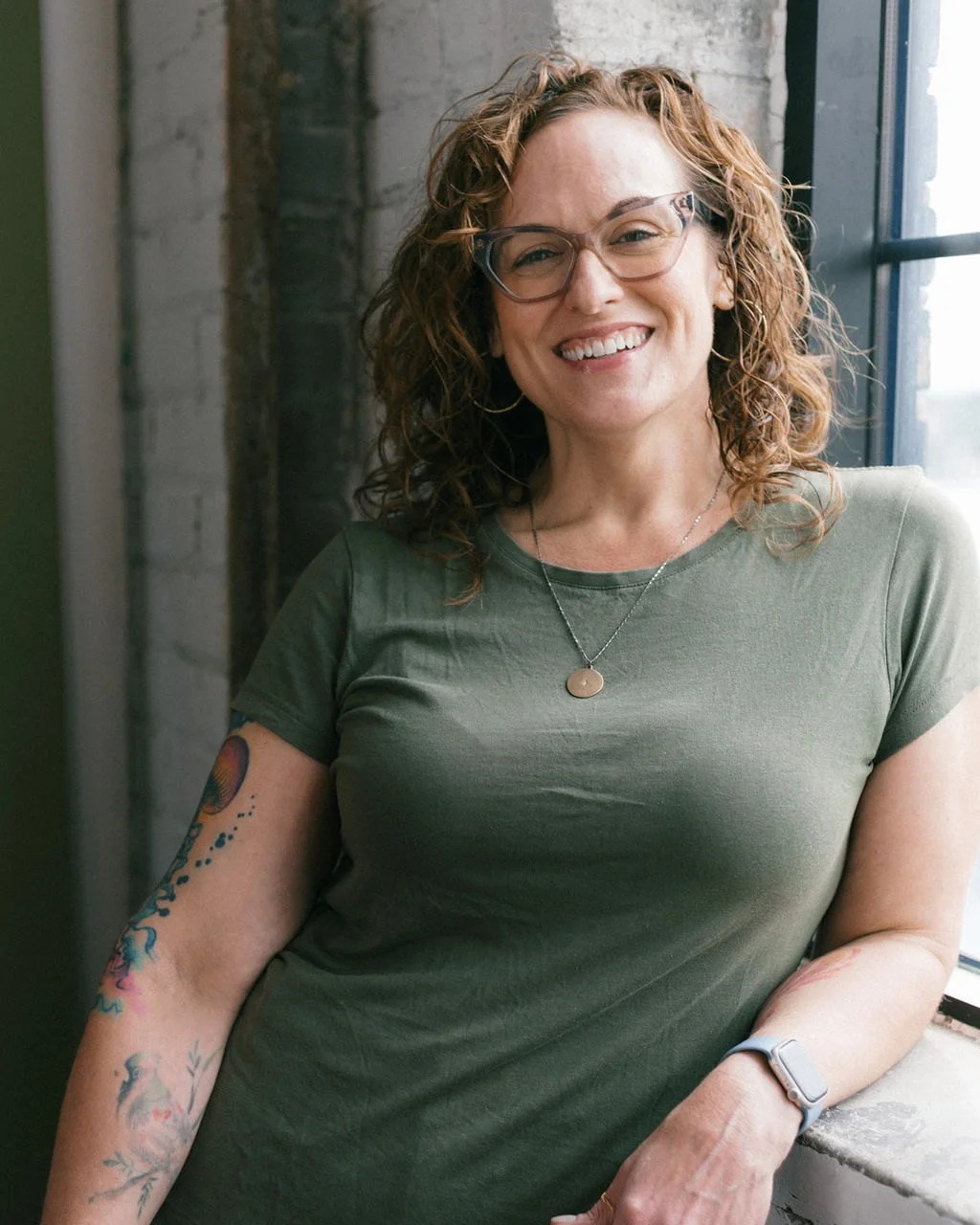 "Hi, I&rsquo;m Ariel (she/her) and I&rsquo;m a therapist (LICSW/LADC) who uses a variety of therapies including psychodynamic, EMDR, DBT, and Havening, in NE Minneapolis. 

I have been in this field for over 20 years and have been fascinated wit