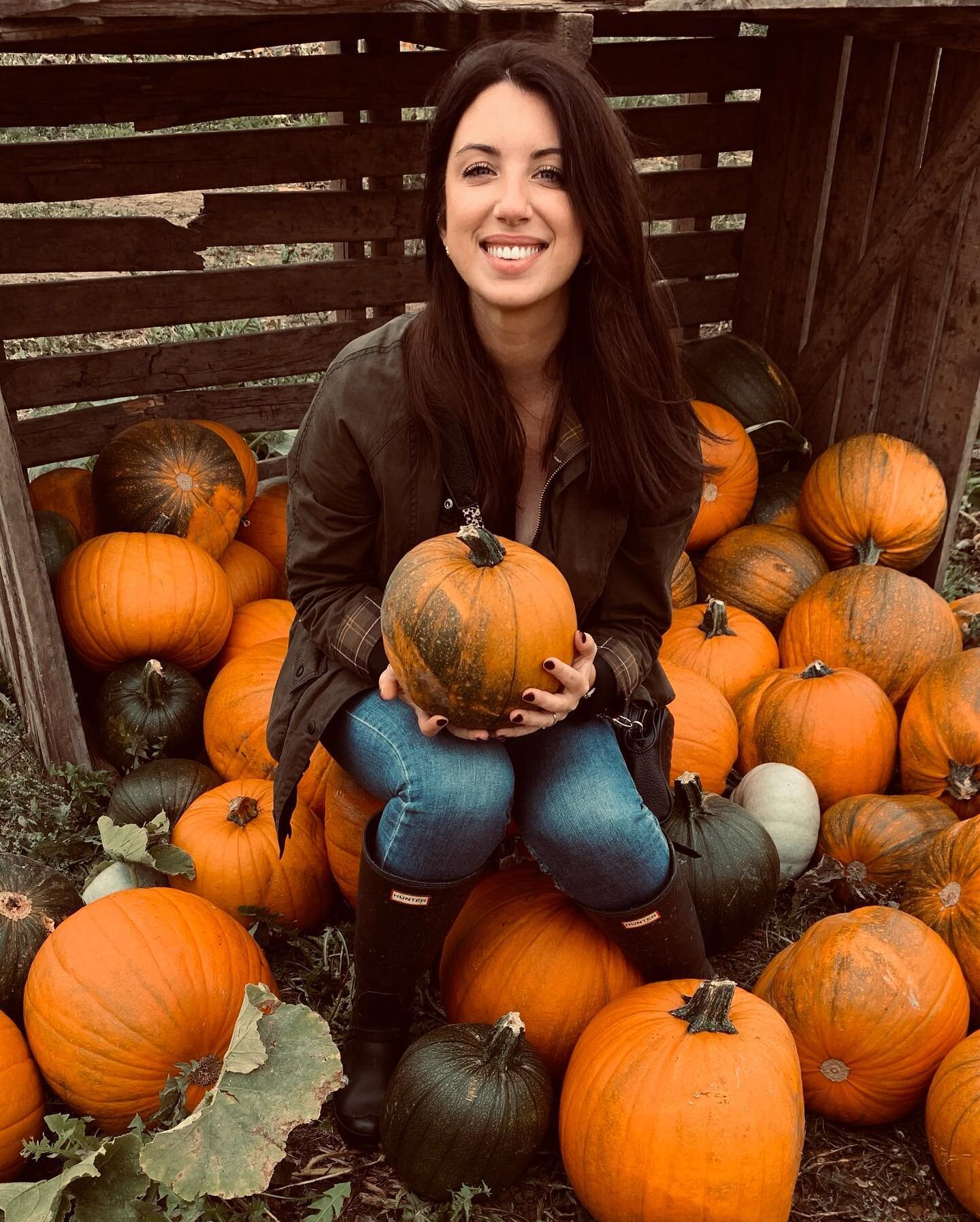 🍂Kicking off one of my favourite months of the year in the most wholesome way 

🎃 Pumpkin picking 
🎃 Time with my bestie 
🎃 Solo brunch dates 
🎃 My first ever sound bath 🎼
🎃 Launching a fab new program called &ldquo;Unbecoming&rdquo; 

This is