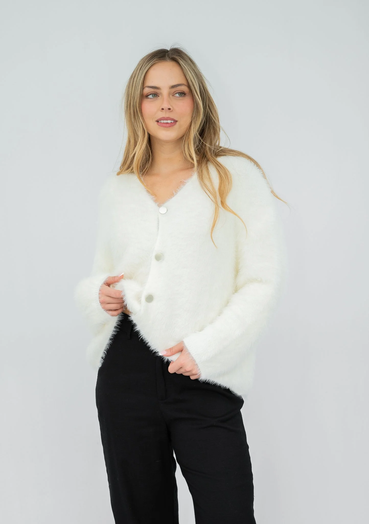 Code: K3526 | White | S/M & L/XL | Wool blend | COMING SOON