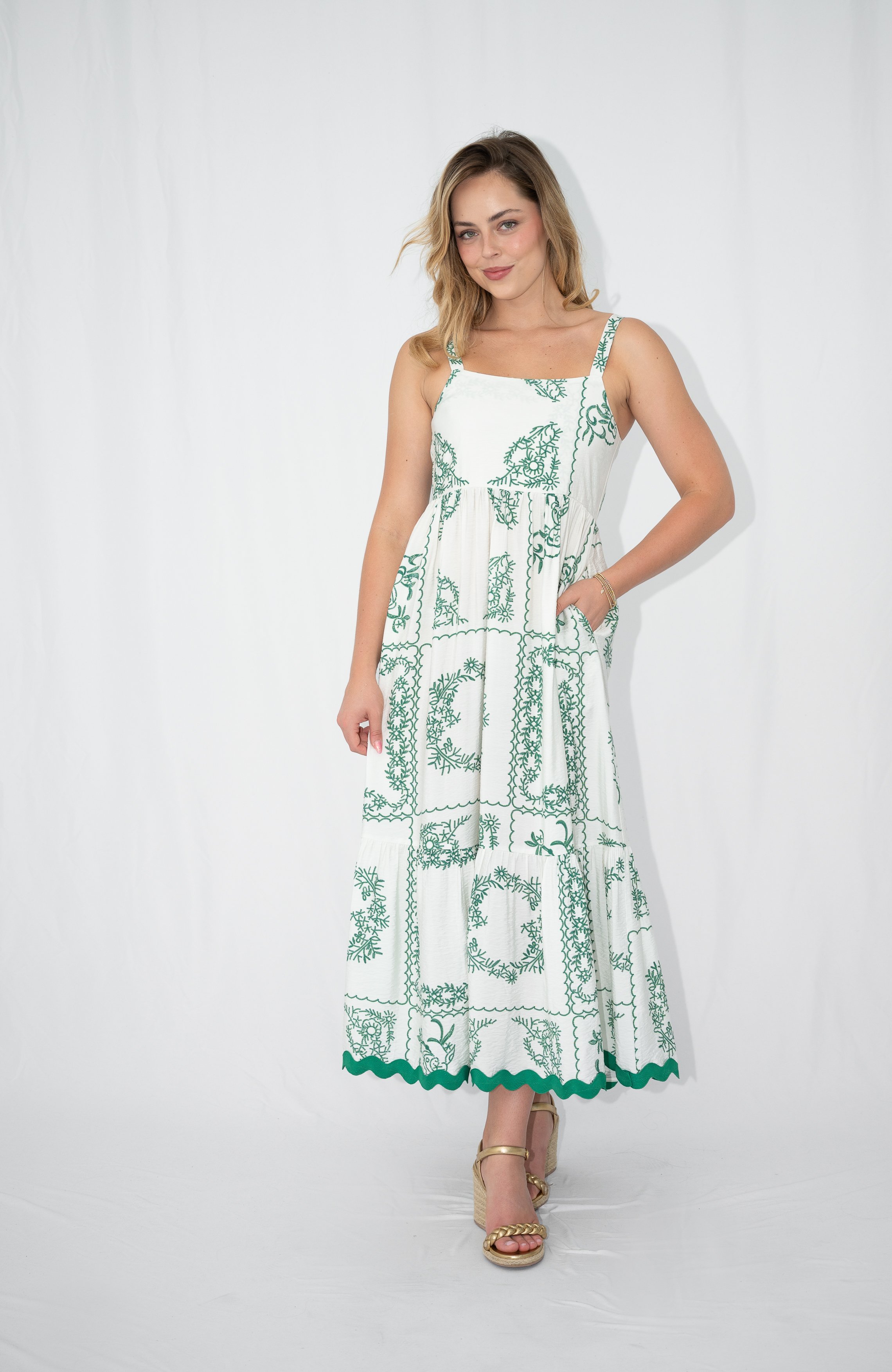 Code: D9278 | Green & Red | 8-18 | Viscose blend | 