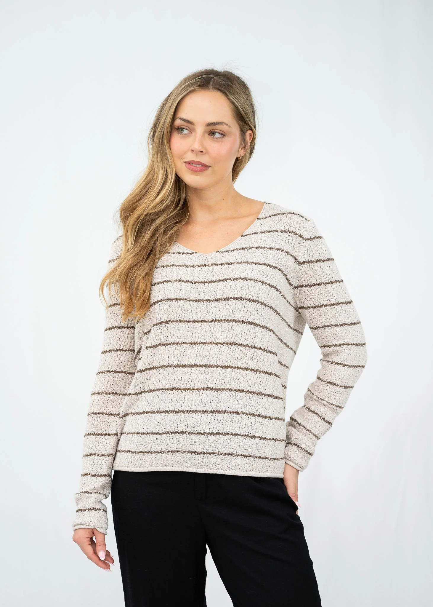 Code: K3528 | Black & Beige | S/M & L/XL | Wool blend | COMING SOON