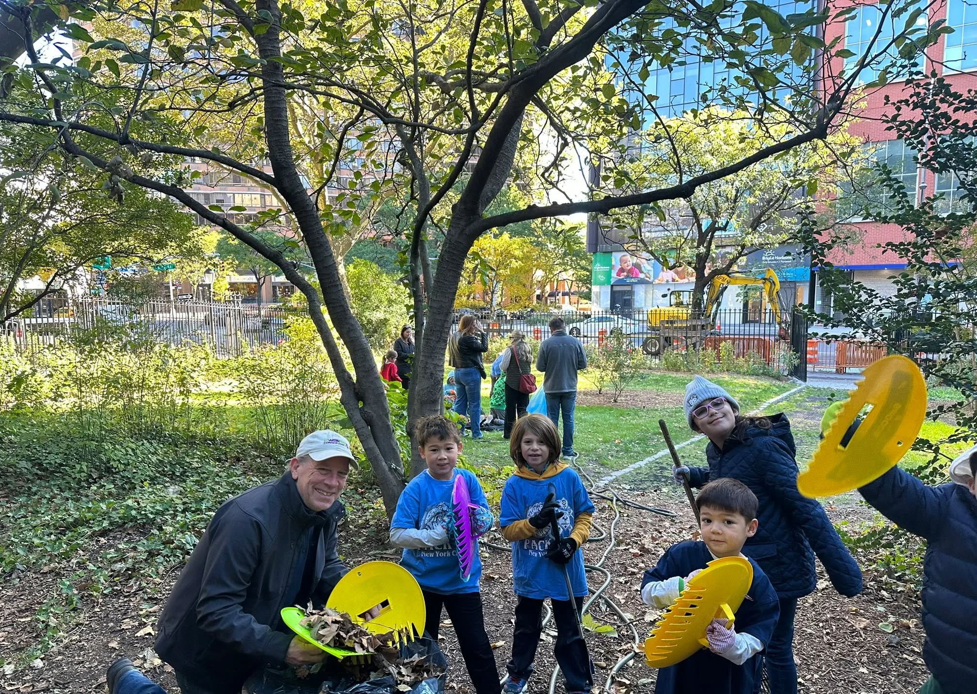 Today, St. Vartan Park Conservancy and local Cub Scout Pack 422 continued their alliance with an upkeep session in and around the park garden that earned each Scout a Park Cleanup badge. ⁣
⁣
The Conservancy and Pack 422 have been doing projects toget