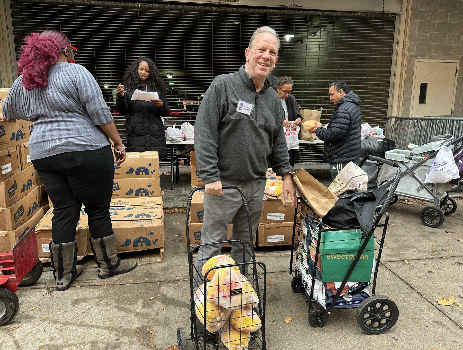 Today, an extra session of Monday&rsquo;s annual turkey drive presented by Harvey Epstein and The Loisaida Center with other supporters wrapped with more Thanksgiving meal deliveries to families, including by St. Vartan Park Conservancy. ⁣
⁣
On Monda