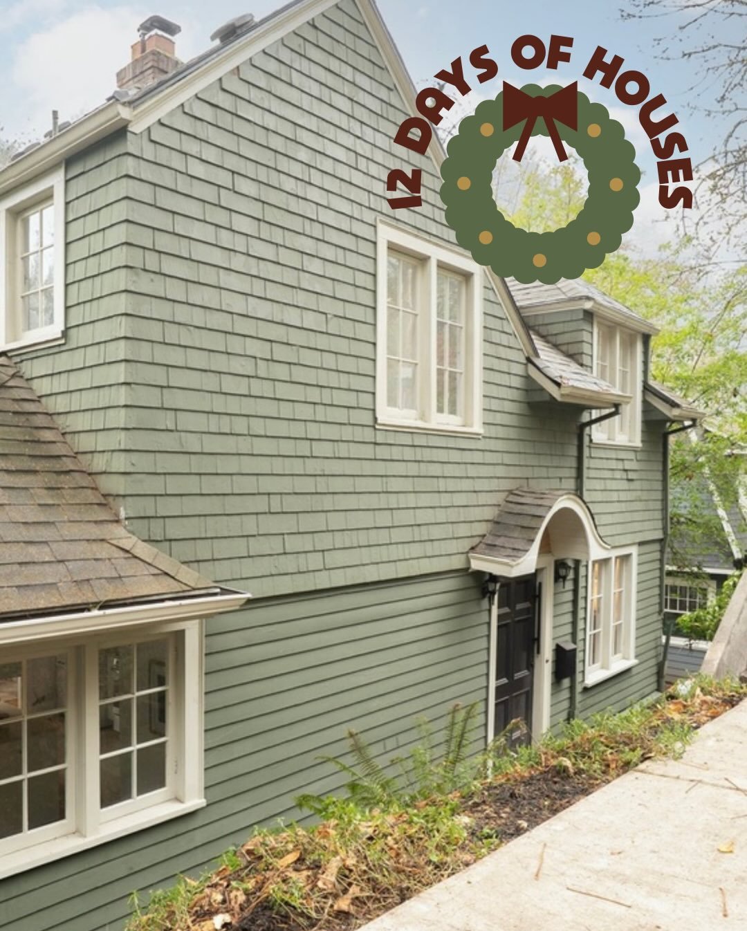 🎄12 DAYS OF HOUSES🎄
🎶On the 11th day of Houses, my true love gave to me, a charming updated Portland Heights beauty built in 1923🎶
&bull;
Santa honey, one little thing I really need, the deed, to this 4 bed, 3 bath dream. 
&bull;
Price: $820,000

