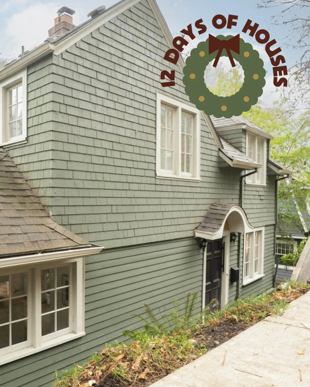 🎄12 DAYS OF HOUSES🎄
🎶On the 11th day of Houses, my true love gave to me, a charming updated Portland Heights beauty built in 1923🎶
&bull;
Santa honey, one little thing I really need, the deed, to this 4 bed, 3 bath dream. 
&bull;
Price: $820,000
