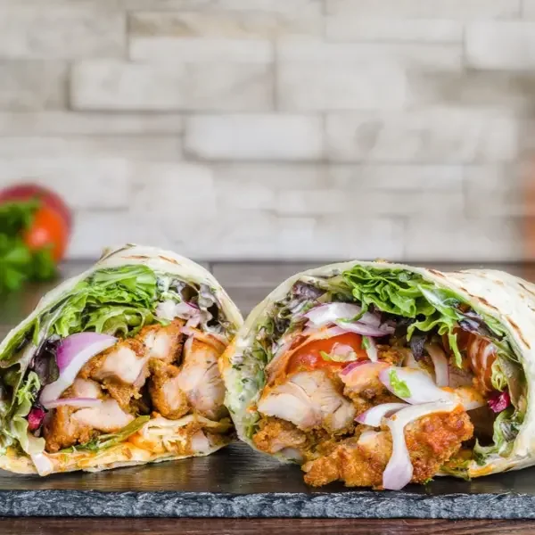  
 WRAPPER'S DELIGHT 
 
Spicy crumbed chicken pieces, buffalo sauce, mixed lettuce, spanish onion, cherry tomato, ranch sauce.

