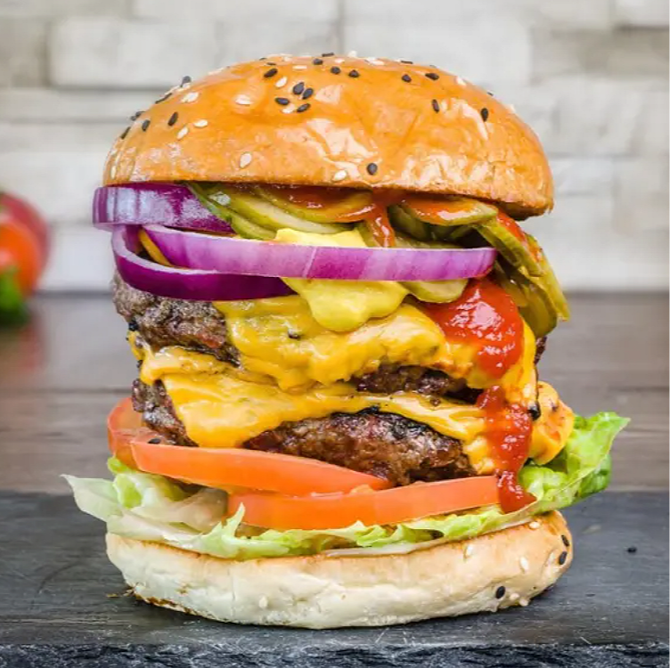 𝗙𝗔𝗧 𝗕𝗢𝗬  
Double OMC signature beef patties, mayo, fresh tomato, crispy lettuce, double melted American cheese, Spanish onion, ketchup, American mustard and sweet & spicy pickles.