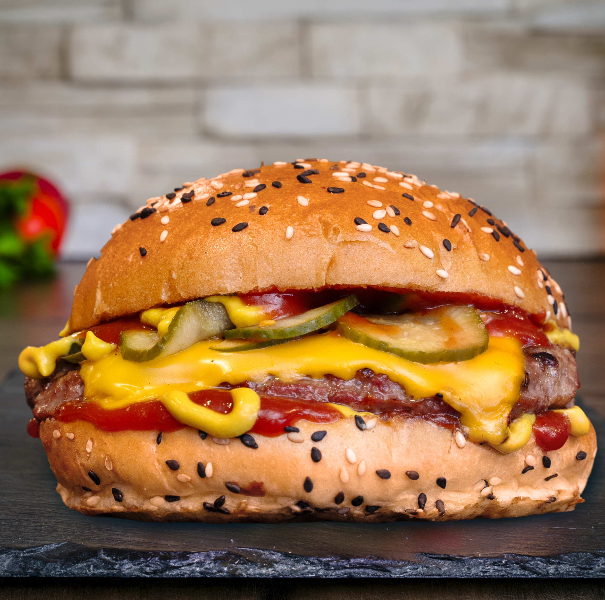 𝗦𝗟𝗜𝗠𝗕𝗢𝗬   Signature OMC beef patty, melted American cheese, ketchup, mustard sauce, and sweet & spicy pickles on a soft milk bun.