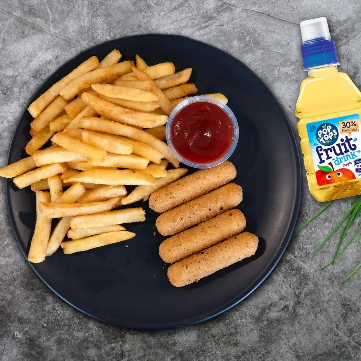  
 KIDS MOZZA STICKS 
 
4 crunchy golden mozzarella sticks, served with a side of fries.