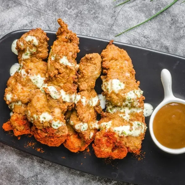  
 SOUTHERN FRIED CHICKEN 
 
3 buttermilk soaked chicken pieces, coated in southern spices, deep fried w/ ale chicken gravy (Fries Not Included).