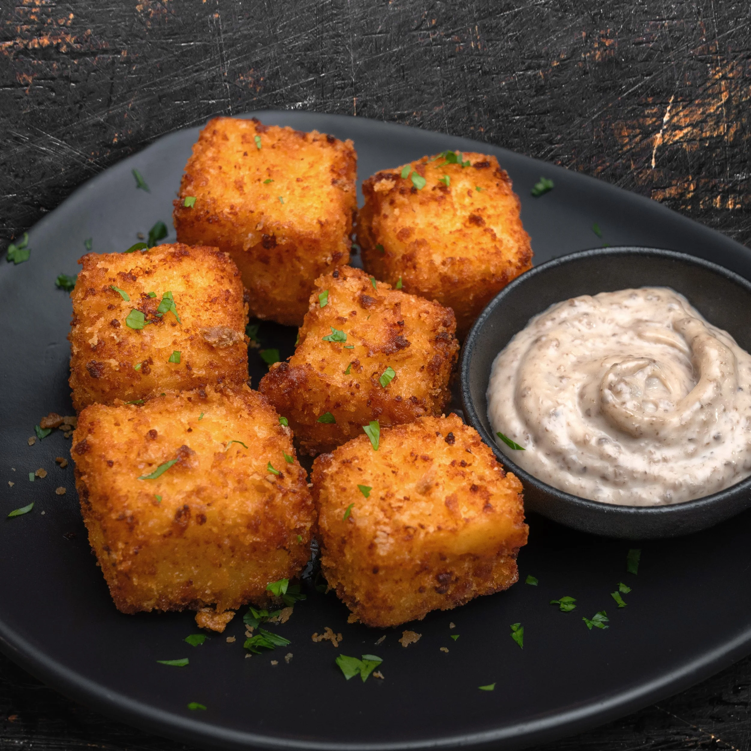 
 MAC 'N' CHEESE CUBES 
 
6 deep fried mac & cheese cubes, served w/ truffle aioli.