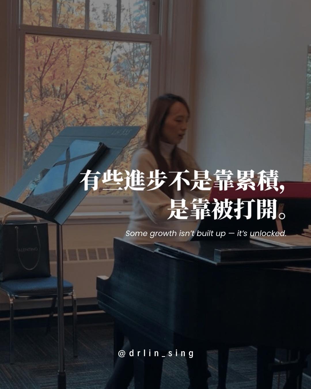 今天的小班課程，真的so much fun!

這是我們聲樂教學菁英小班迭代後的第一場大師班，邀請了上一期就圈粉無數的Dr. Maines再次來帶大家上課。

Dr. Maines超強🔥
能唱、會教、各種風格張口就來，
而且一句話就能讓學員抓到精髓&mdash;
清楚、有力量、超實用。

大家一首首打開麥：
從巴洛克詠嘆調，
到《Idontwannabeyouanymore》這種流行歌；
從中文唱到韓文歌。
Dr. Maines都能立刻聽出重點、給到精準調整🎯

我在旁邊看著。
這就是我想給