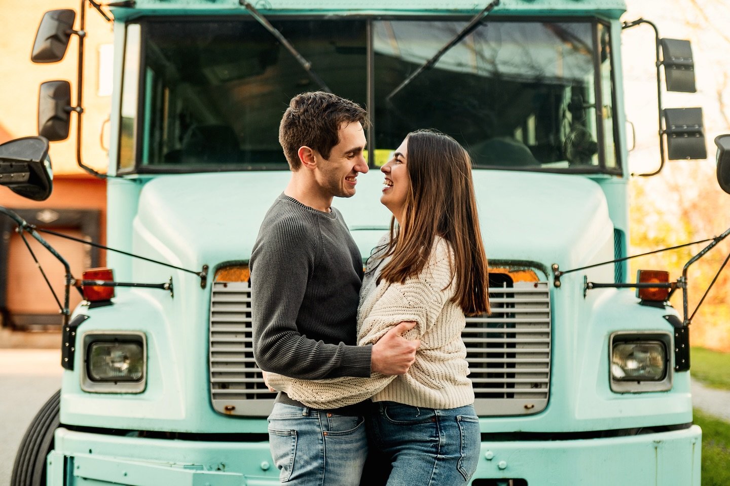 When the clouds part, the sky is blue and you stumble upon a big turquoise school bus&hellip;magic. 💫

#engaged #engagedpittsburgh #engagement #pittsburgh #pittsburghengagement #pittsburghphotographer #pittsburghengagementphotographer #pittsburgheng