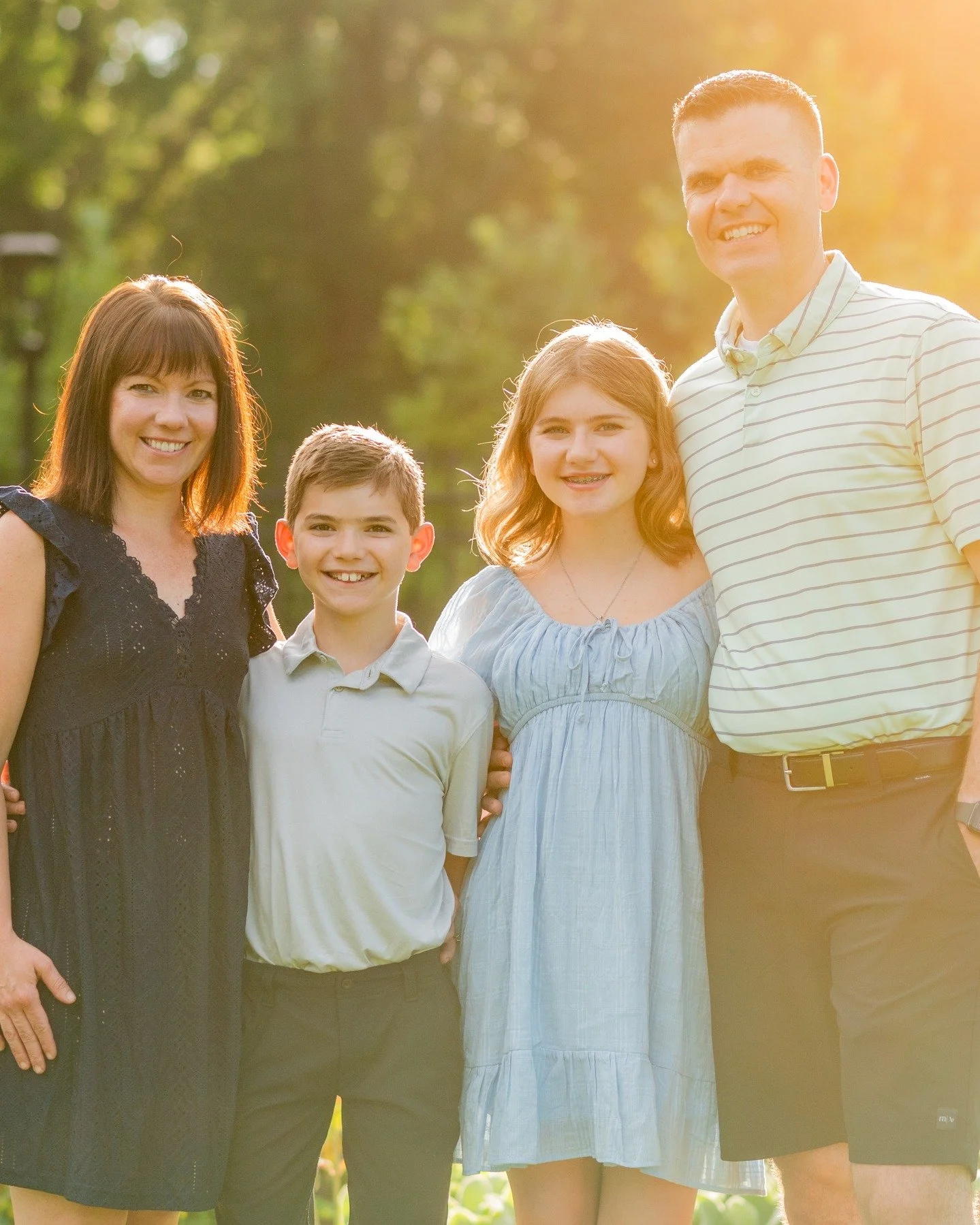 Spring Minis are live at the link in bio!!! Grab your spot while you can!