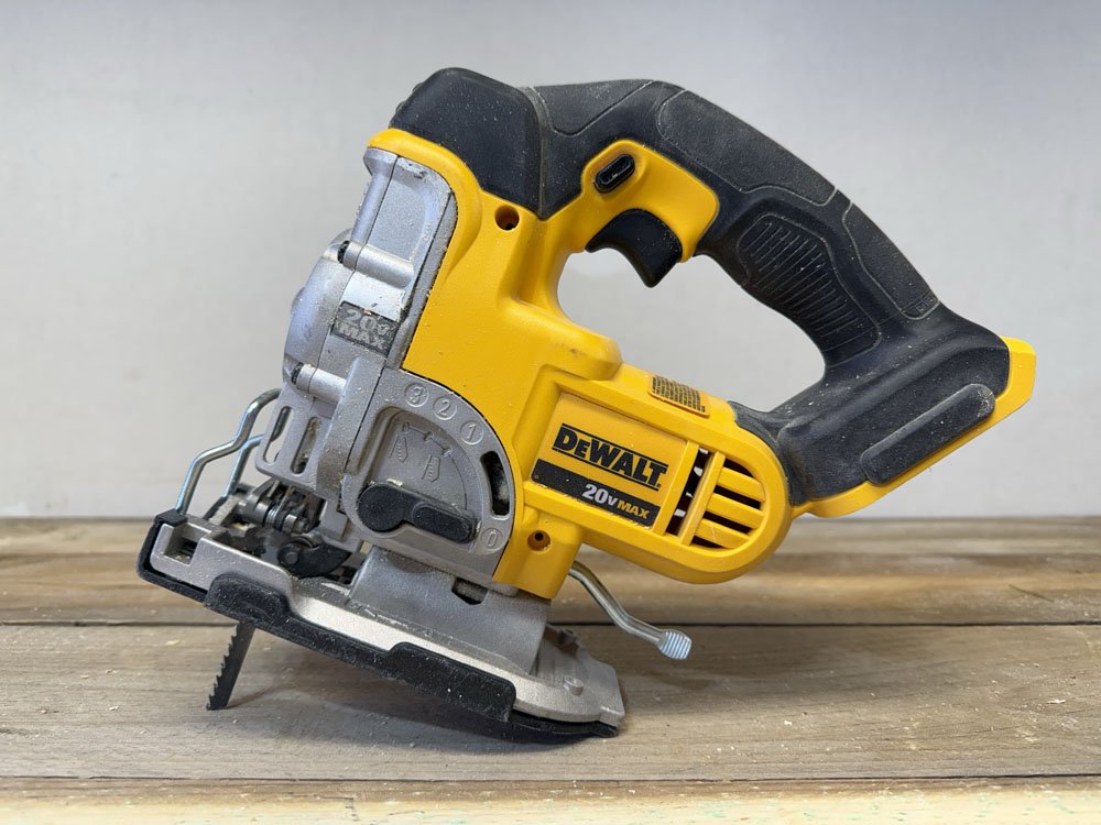left-side view of a dewalt jigsaw