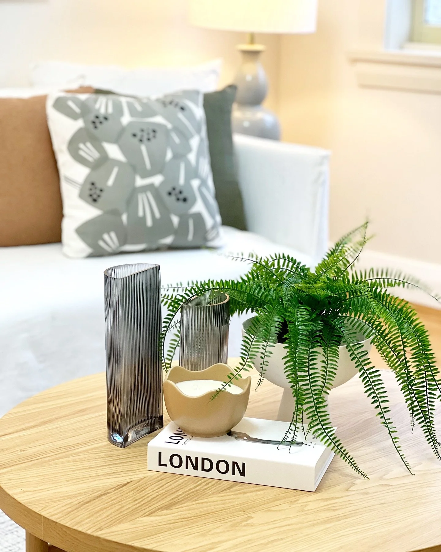 The lounge room &hellip;. Is the perfect spot to eat an entire pizza by yourself and no one will judge you 😉😂

#stylist #staginghomes #hire #furniturehiresydney #styling #styledtosell #hirefurniture #interiorstyling #style #realestate #innerwest #p