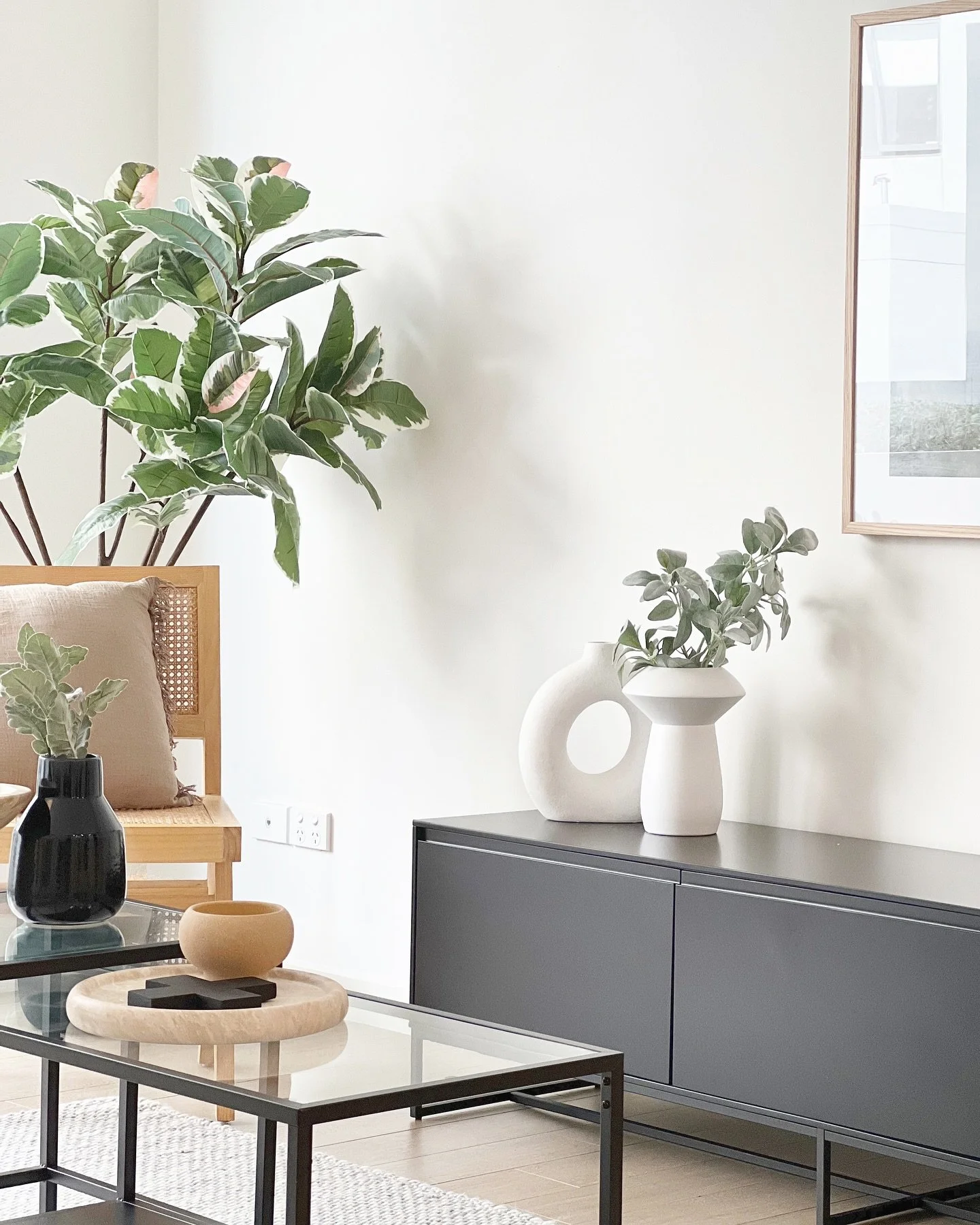 Dressed to impress 🔥

#stylist #staginghomes #hire #furniturehiresydney #styling #styledtosell #hirefurniture #interiorstyling #style #realestate #innerwest #propertystyling #stagedtosell #thestylingelf #house #housegoals #coffeetable #hirecompanywi