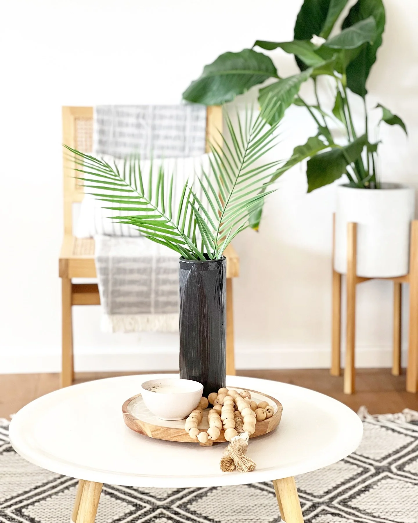 Coffee table goals: Achieved ☀️
Happy hump day Wednesday 🤗

#stylist #staginghomes #hire #furniturehiresydney #styling #styledtosell #hirefurniture #interiorstyling #style #realestate #innerwest #propertystyling #stagedtosell #thestylingelf #house #