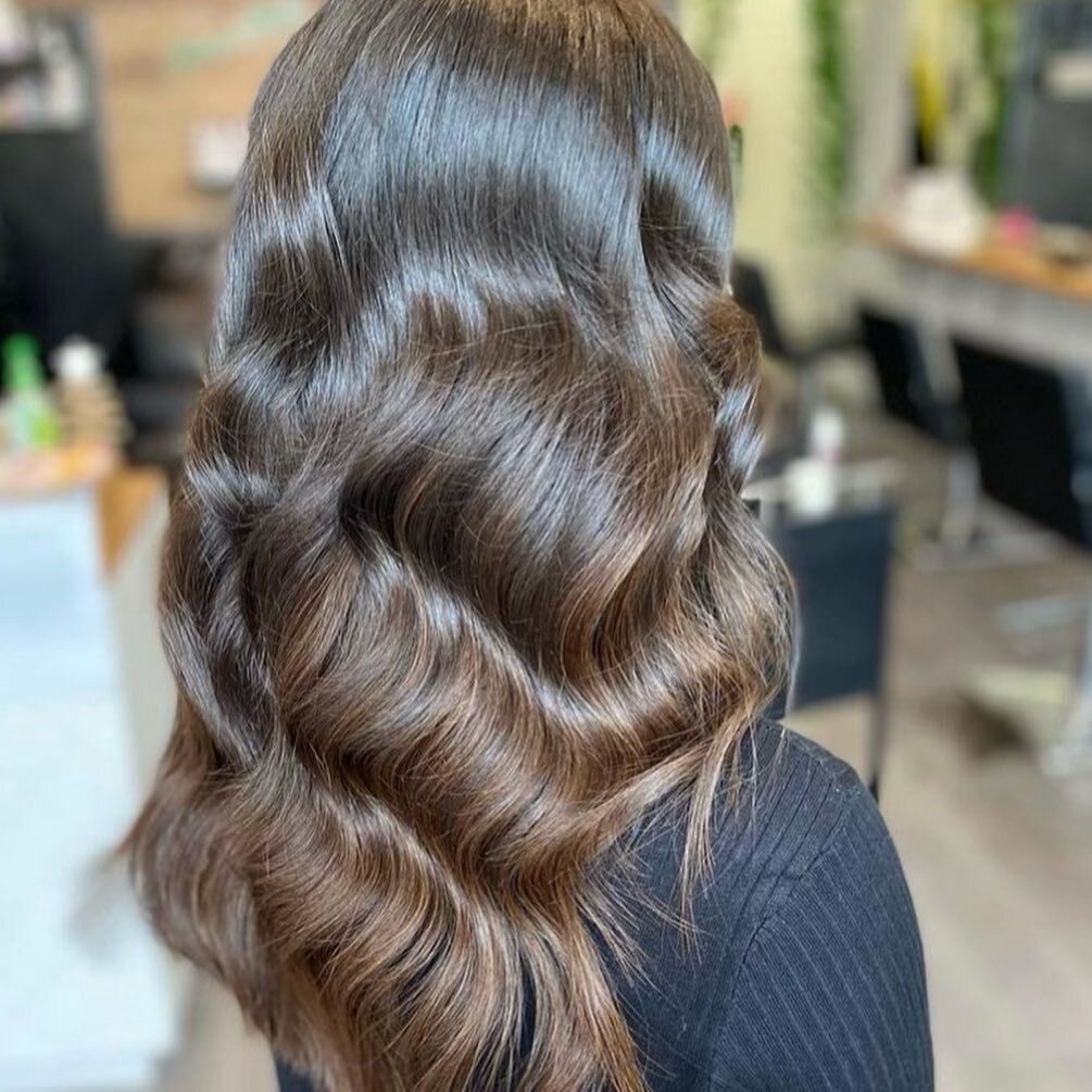 The ultimate Hair transformation
#hairextensions #hairextensionspecialist #pearlmane #pearlmanehair #pearlmanehairextensions #longhair #weft #weftextensions #flatweft #flatweftextensions #invisablehairextensions #undetectablehairextensions #blondehai