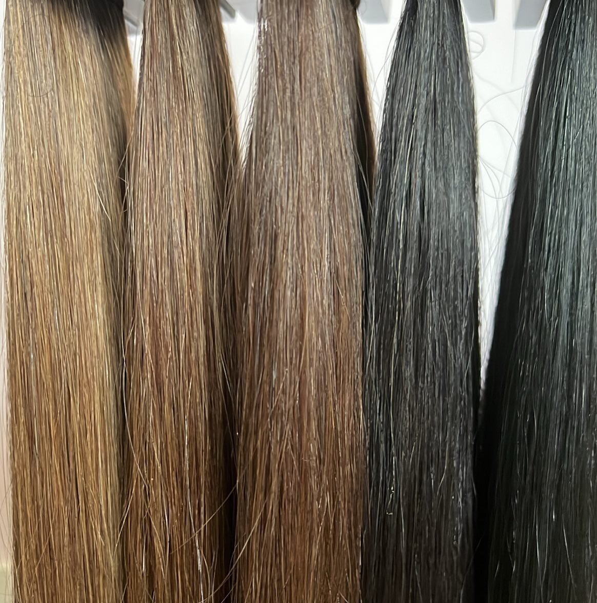 Our browns 🥰

#hairextensions #hairextensionspecialist #pearlmane #pearlmanehair #pearlmanehairextensions #longhair #weft #weftextensions #flatweft #flatweftextensions #invisablehairextensions #undetectablehairextensions #blondehair #brownhair #blac